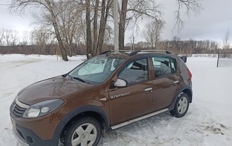 Renault Sandero I, 2013 год, 950 000 рублей, 2 фотография