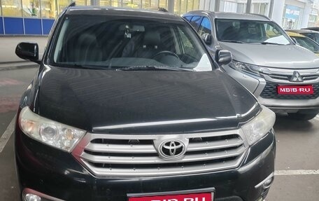 Toyota Highlander III, 2011 год, 2 350 000 рублей, 1 фотография