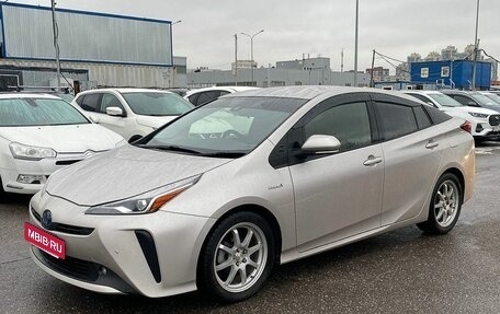 Toyota Prius IV XW50, 2019 год, 1 875 000 рублей, 1 фотография