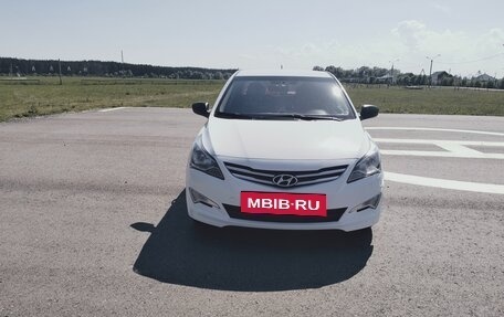 Hyundai Solaris II рестайлинг, 2015 год, 1 200 000 рублей, 2 фотография