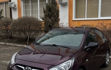 Hyundai Solaris II рестайлинг, 2011 год, 760 000 рублей, 2 фотография