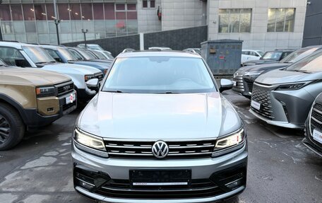 Volkswagen Tiguan II, 2018 год, 2 990 000 рублей, 2 фотография