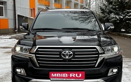 Toyota Land Cruiser 200, 2017 год, 8 200 000 рублей, 3 фотография