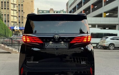 Toyota Alphard, 2024 год, 15 499 000 рублей, 4 фотография