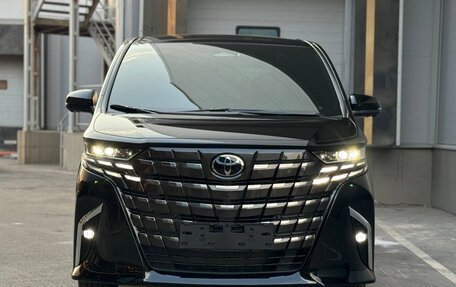 Toyota Alphard, 2024 год, 15 499 000 рублей, 2 фотография