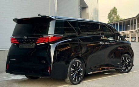 Toyota Alphard, 2024 год, 15 499 000 рублей, 5 фотография