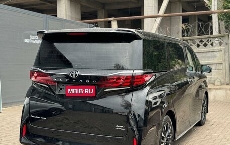 Toyota Alphard, 2024 год, 15 499 000 рублей, 4 фотография