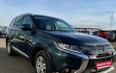 Mitsubishi Outlander III рестайлинг 3, 2016 год, 1 820 000 рублей, 3 фотография