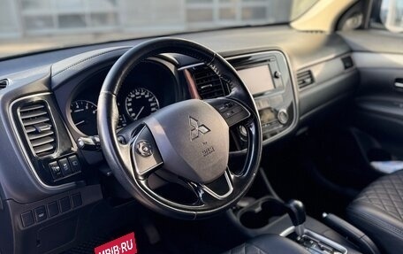 Mitsubishi Outlander III рестайлинг 3, 2016 год, 1 820 000 рублей, 10 фотография