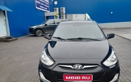 Hyundai Solaris II рестайлинг, 2011 год, 690 000 рублей, 1 фотография