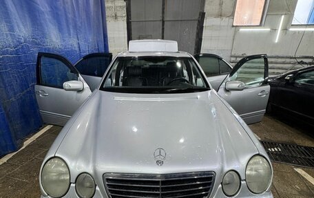 Mercedes-Benz E-Класс, 2001 год, 470 000 рублей, 1 фотография