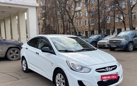 Hyundai Solaris II рестайлинг, 2014 год, 830 000 рублей, 2 фотография