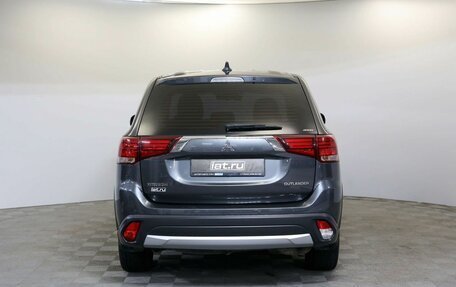 Mitsubishi Outlander III рестайлинг 3, 2018 год, 1 549 000 рублей, 6 фотография