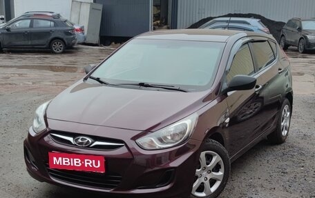 Hyundai Solaris II рестайлинг, 2013 год, 1 080 000 рублей, 1 фотография