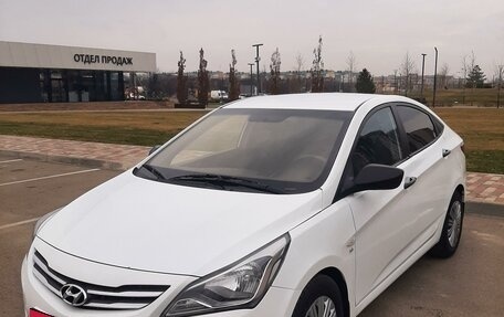 Hyundai Solaris II рестайлинг, 2015 год, 1 050 000 рублей, 1 фотография