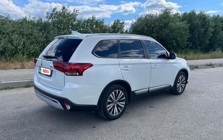 Mitsubishi Outlander III рестайлинг 3, 2021 год, 2 900 000 рублей, 3 фотография
