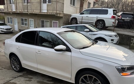 Volkswagen Jetta VI, 2013 год, 900 000 рублей, 3 фотография