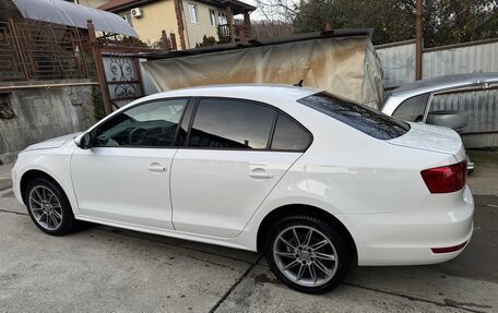 Volkswagen Jetta VI, 2013 год, 900 000 рублей, 4 фотография