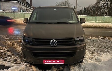 Volkswagen Caravelle T5, 2014 год, 2 400 000 рублей, 2 фотография