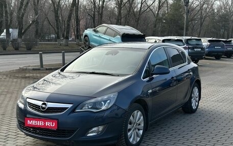 Opel Astra J, 2010 год, 899 900 рублей, 1 фотография