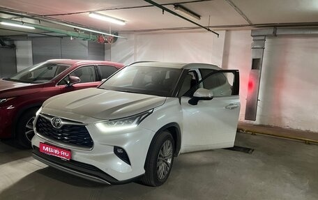 Toyota Highlander, 2023 год, 7 000 000 рублей, 1 фотография