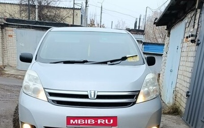 Toyota ISis I, 2004 год, 796 000 рублей, 1 фотография