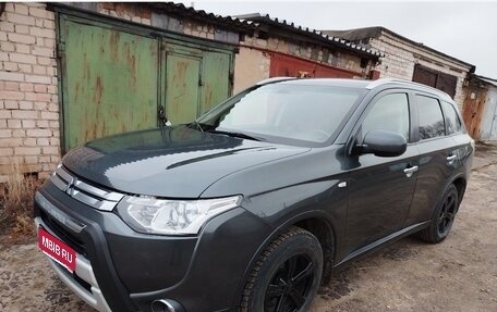 Mitsubishi Outlander III рестайлинг 3, 2014 год, 1 850 000 рублей, 1 фотография