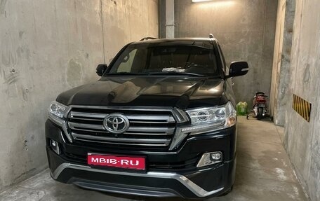 Toyota Land Cruiser 200, 2017 год, 7 000 000 рублей, 1 фотография