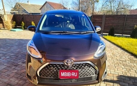 Toyota Sienta II, 2020 год, 2 100 000 рублей, 1 фотография