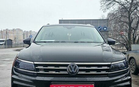 Volkswagen Tiguan II, 2020 год, 3 650 000 рублей, 2 фотография