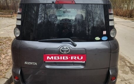 Toyota Sienta I, 2010 год, 930 000 рублей, 8 фотография