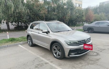 Volkswagen Tiguan II, 2018 год, 2 700 000 рублей, 2 фотография