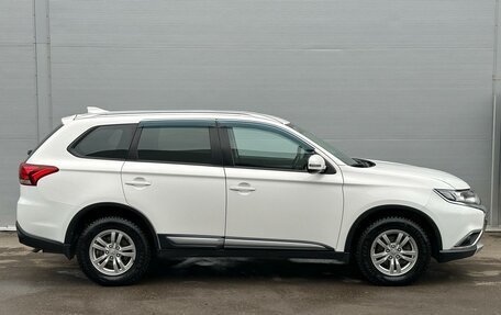 Mitsubishi Outlander III рестайлинг 3, 2018 год, 2 175 000 рублей, 5 фотография