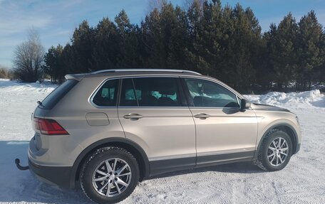 Volkswagen Tiguan II, 2018 год, 2 850 000 рублей, 2 фотография