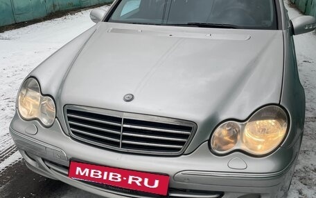 Mercedes-Benz C-Класс, 2004 год, 735 000 рублей, 1 фотография