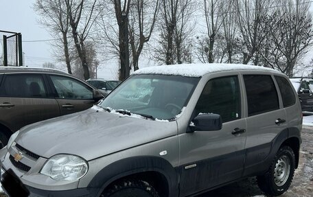 Chevrolet Niva I рестайлинг, 2017 год, 635 000 рублей, 2 фотография