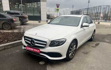 Mercedes-Benz E-Класс, 2019 год, 4 990 000 рублей, 1 фотография