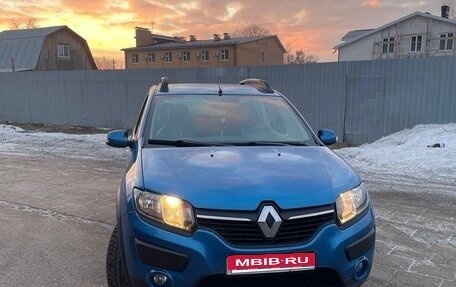 Renault Sandero II рестайлинг, 2014 год, 900 000 рублей, 1 фотография