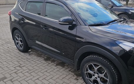 Hyundai Tucson III, 2017 год, 2 370 000 рублей, 2 фотография