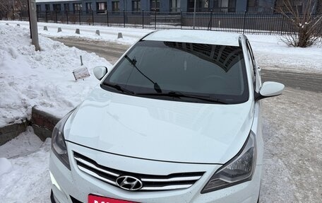 Hyundai Solaris II рестайлинг, 2015 год, 999 999 рублей, 1 фотография