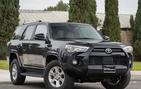 Toyota 4Runner V, 2022 год, 9 280 000 рублей, 2 фотография