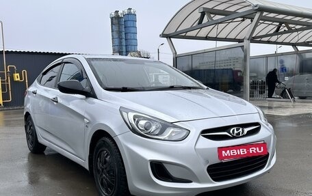 Hyundai Solaris II рестайлинг, 2013 год, 770 000 рублей, 2 фотография