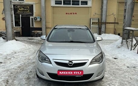 Opel Astra J, 2011 год, 900 000 рублей, 1 фотография