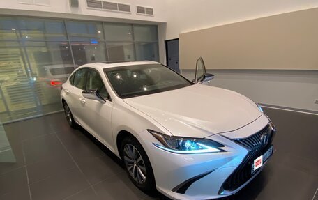 Lexus ES VII, 2019 год, 4 500 000 рублей, 2 фотография