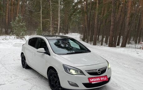 Opel Astra J, 2011 год, 625 000 рублей, 2 фотография