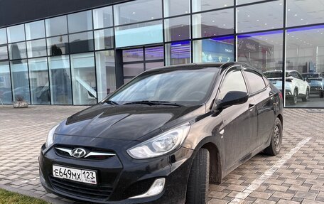 Hyundai Solaris II рестайлинг, 2013 год, 860 000 рублей, 1 фотография