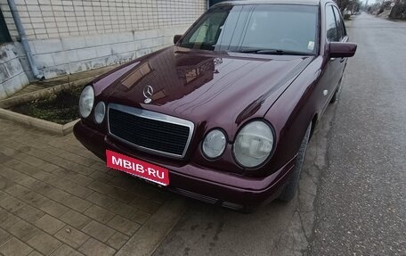 Mercedes-Benz E-Класс, 1998 год, 700 000 рублей, 1 фотография