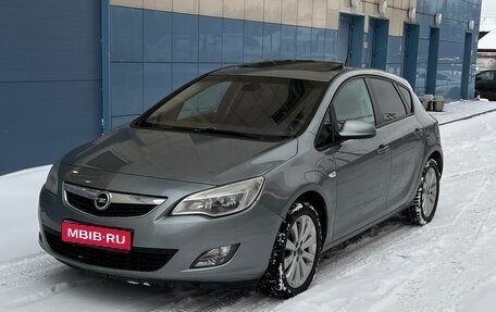 Opel Astra J, 2011 год, 680 000 рублей, 1 фотография