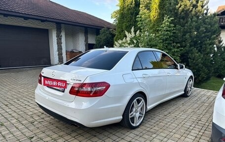 Mercedes-Benz E-Класс, 2011 год, 1 900 000 рублей, 3 фотография