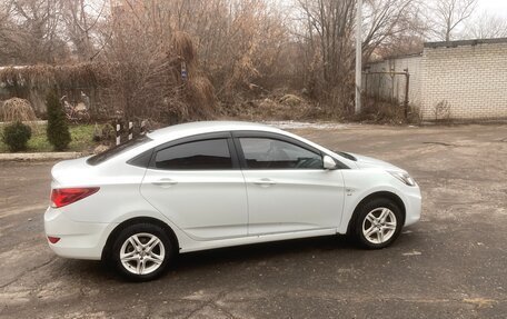 Hyundai Solaris II рестайлинг, 2012 год, 800 000 рублей, 2 фотография